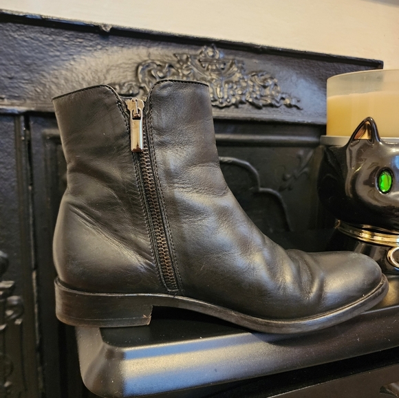 Lujans Black Leather Women's Boots, Size 36/5.5-6 - Picture 10 of 11